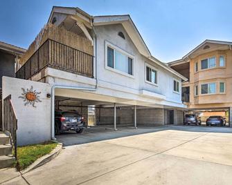 SoCal Escape with Hot Tub, 5 Mi to Universal Studios - Burbank - Building