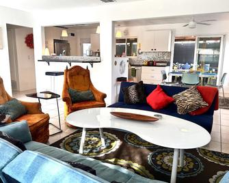 Casa Sunny Dunes: a Private, Mid-Century Oasis - Palm Springs - Sala de estar