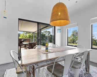 Whale Tails Augusta - stylishly modern in the town of Augusta - Augusta