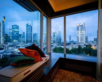 Hilton Frankfurt City Centre - פרנקפורט אם מיין - מרפסת