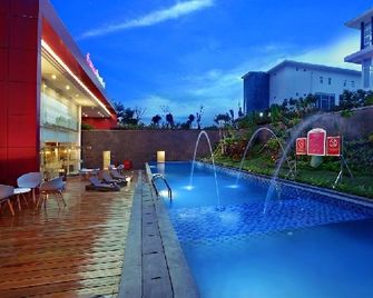 fave plus hotel Banjarbaru - Banjarbaru - Piscina