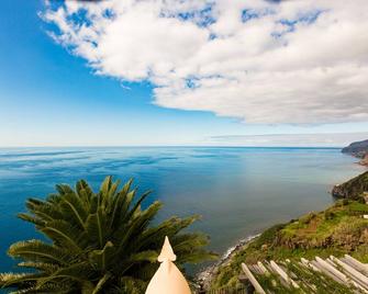 Ocean Cliff - Ponta do Sol - Beach