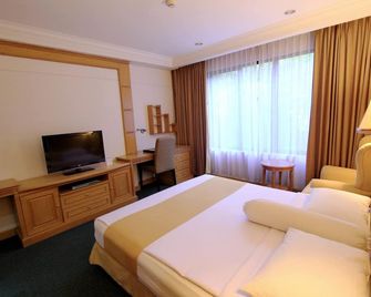 Harmoni Suites Hotel - Lubuk Baja