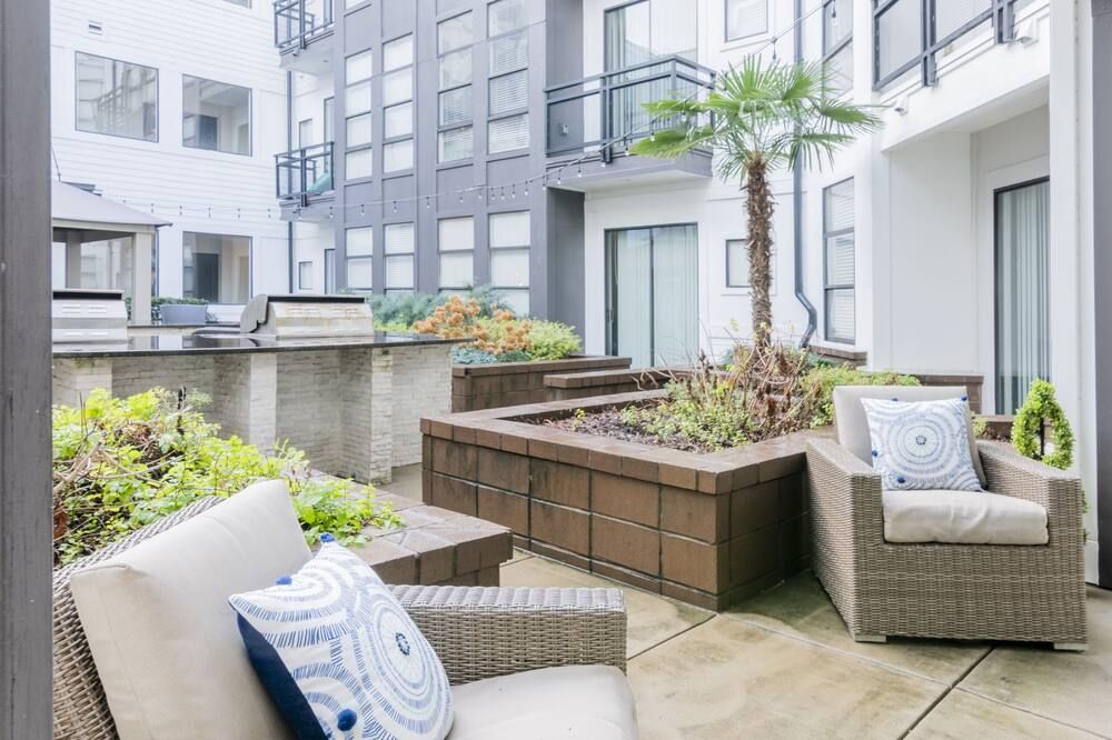 Charming Cozy Apartment with Wi-Fi & Free Parking - שרלוט - מרפסת