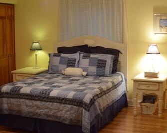 Quaint, Peaceful Beach Retreat - Cape May - Bedroom