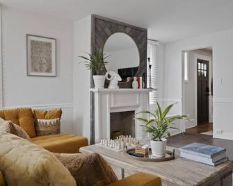 Historic Kennett Square - Kennett Square - Living room