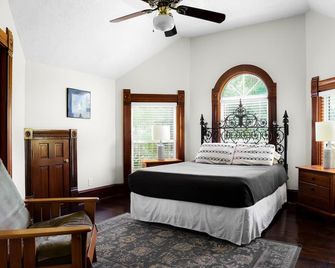 Brava House Bed and Breakfast - אוסטין - חדר שינה