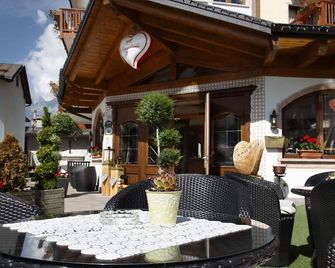 Cavallino Lovely Hotel - Andalo - Patio