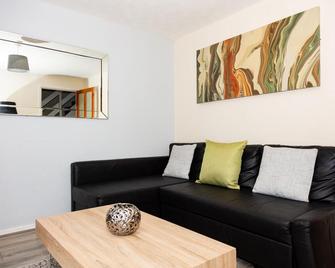 Backworth Alexander Apartments - Whitley Bay - Living room
