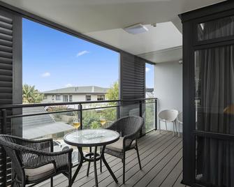 Rooftop Retreat - Mount Maunganui Holiday Home - Mount Maunganui - Balcony