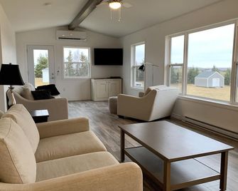 Clinton Sunset Retreat ! 3 Bedrooms 2 Bathrooms... 180 Degree Water Views! - Clinton - Living room