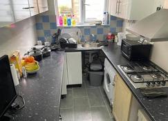 Wembley Home, 25mins to Central London - Wembley - Kitchen