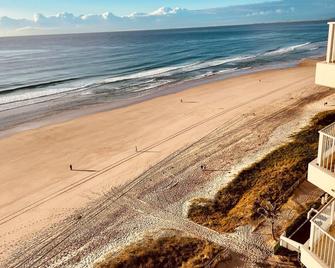 Absolutely Stunning! On The Beach !!! - Main Beach - Beach