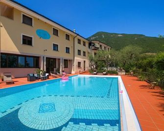 Blu Garda - Salò - Pool