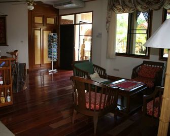 Long Beach Inn - Sam Roi Yot - Living room