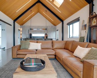 Lake Hood Escape & Private Jetty - Ashburton - Wohnzimmer