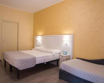 Hotel Marisa - Albenga - Bedroom