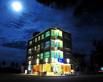 Ui Inn - Hulhumale - Building