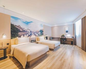 Hangzhou West Lake Hubin Yintai Atour Hotel - Hangzhou - Bedroom