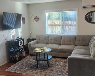 Soothing beach house with WiFi in Lincoln Beach - Lincoln Beach - Sala de estar