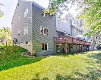 White Mountain Hideaway - North Conway - Building