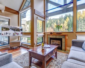 Greystone Lodge 408 Luxury - Whistler - Living room