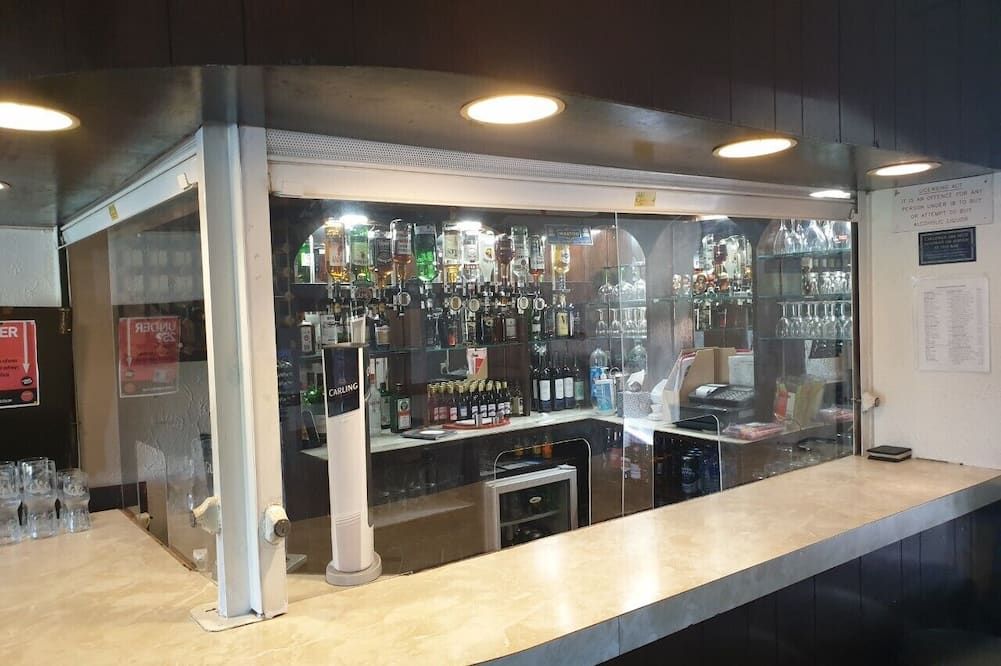 Elmhurst Hotel - רידינג - בר