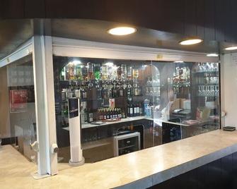 Elmhurst Hotel - Reading - Bar
