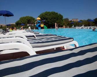 Club Alba di Luna Hotel - Aglientu - Zwembad