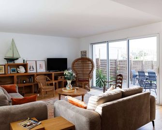 Maison 4 Étoiles À Trégastel, Proche Plage Pour 8 Pers. Avec Parking - Fr-1-542-74 - Tregastel - Huiskamer