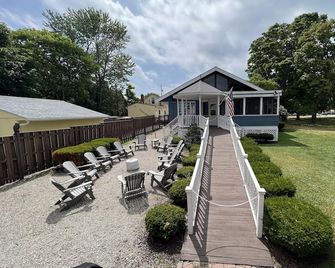 Best Downtown Location- Large, Beautiful!- The Queen Elizabeth House - Put-in-Bay - Patio