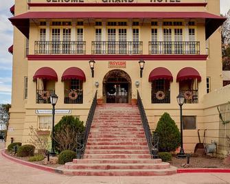 Spacious Studio with a Kitchenette, Private Deck, Firepit in Historic Jerome - Jerome - Building