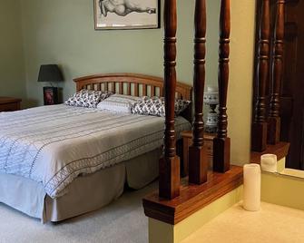 Charming 3-Bedroom House-Ideal for a Relaxing Stay - Waukesha - Спальня