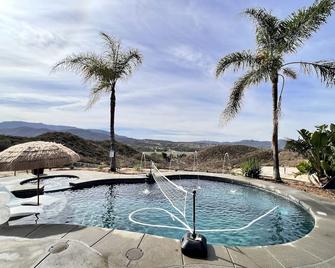Wine Country Villa - Lake Elsinore - Piscina