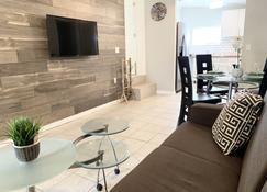 Downtown Sarasota cottage near Siesta Key Beaches and Golfing - Sarasota