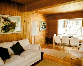Family Beach House 1 Block From The Beach! - Fire Island Pines - Living room