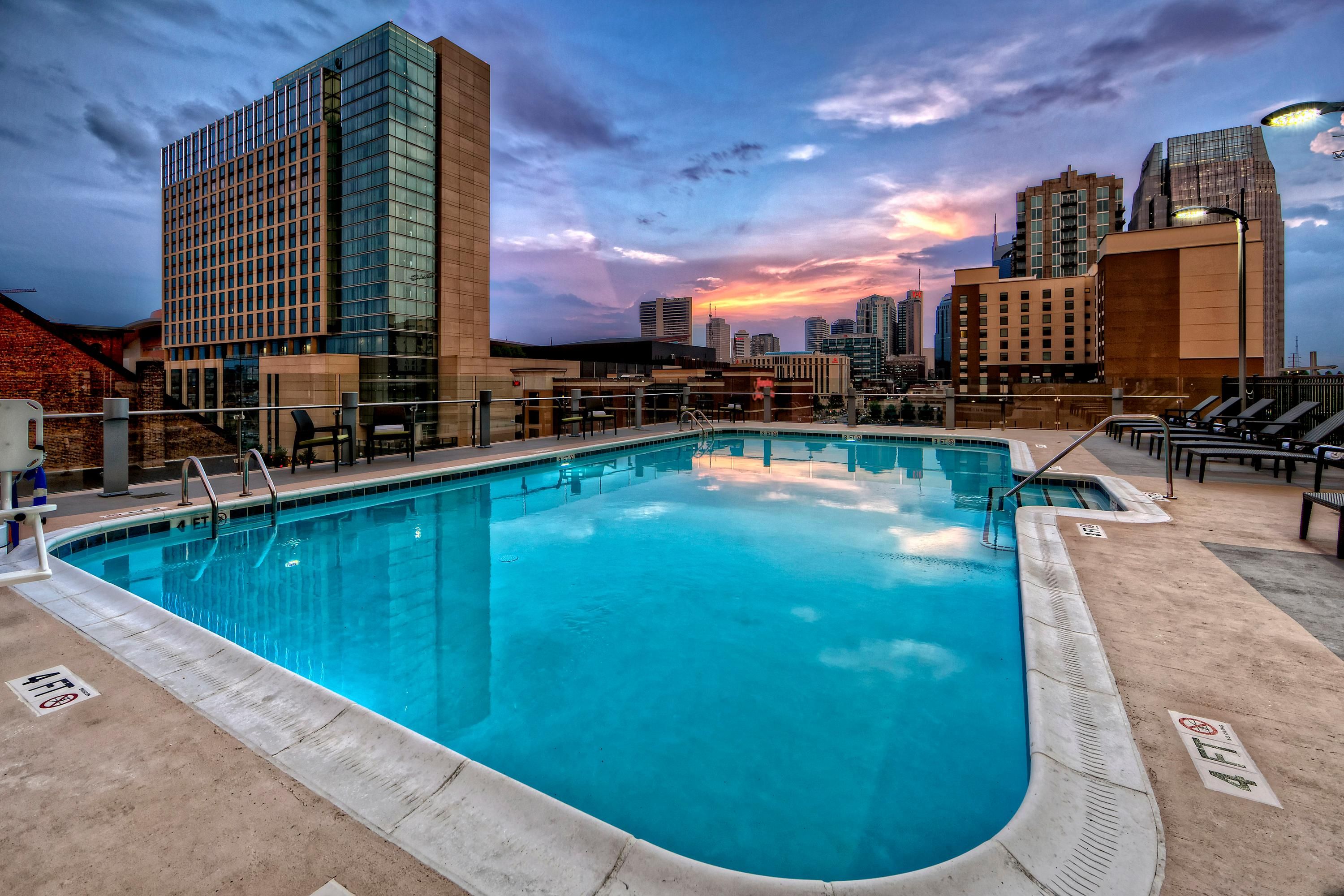 Hilton Garden Inn Nashville Downtown Convention Center - נאשוויל - בריכה