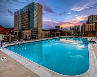 Hilton Garden Inn Nashville Downtown Convention Center - Nashville - Pool