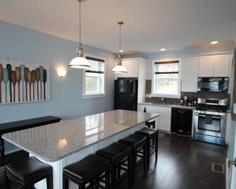 New Build On Conesus Lake. Sleeps 6. Designed For Entertaining. - Geneseo - Kitchen