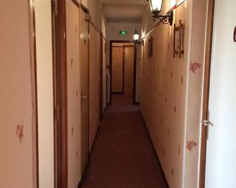 Hotel du 6 juin - Sainte-Mère-Église - Hallway