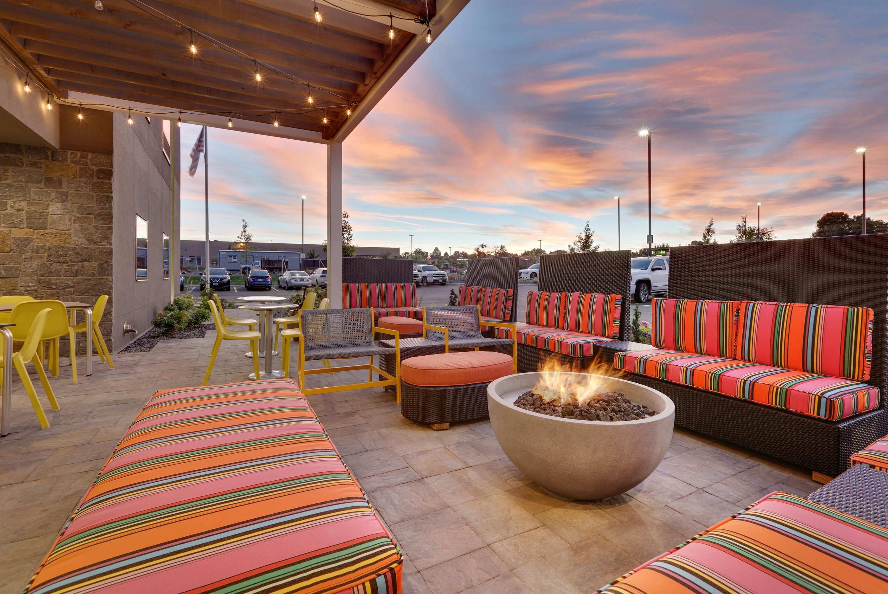 Home2 Suites by Hilton Yakima Airport - Yakima - Binnenhof
