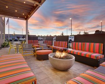 Home2 Suites by Hilton Yakima Airport - יאקימה - פטיו