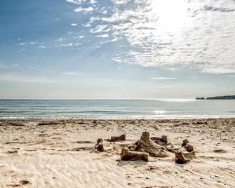 Dale House - Vivre Retreats - Bournemouth - Beach