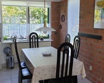 Close to the beach, central, air conditioning, garden, 2 terraces - Burgerbrug - Comedor