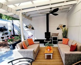 Iluka Stays Cosy And Quaint Beach Pad In - Iluka - Patio