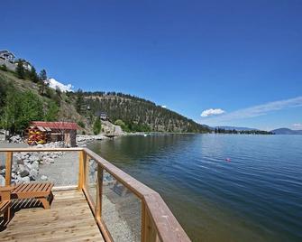 Beautiful Cottage on Okanagan Lake in La Casa - Fintry