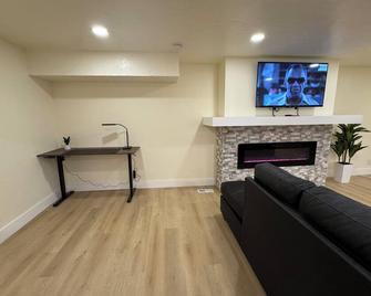 Fast Wifi | Foosball | Close To Conference Centers. - Midvale - Wohnzimmer