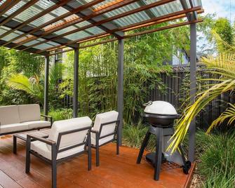 Mirigaan I Pet Friendly I 8 Min Walk to Beach - Culburra Beach - Patio