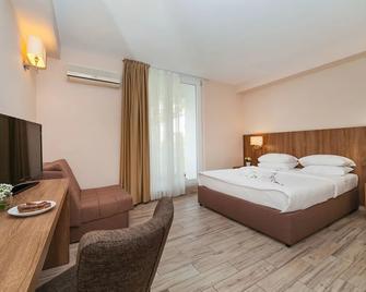 Niksic Hotel - Sutomore - Schlafzimmer