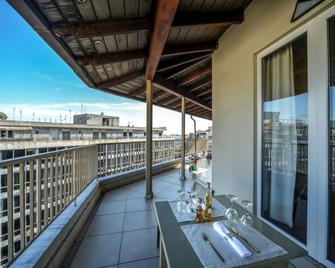 Astoria Hotel Thessaloniki - Thessaloniki - Balcony